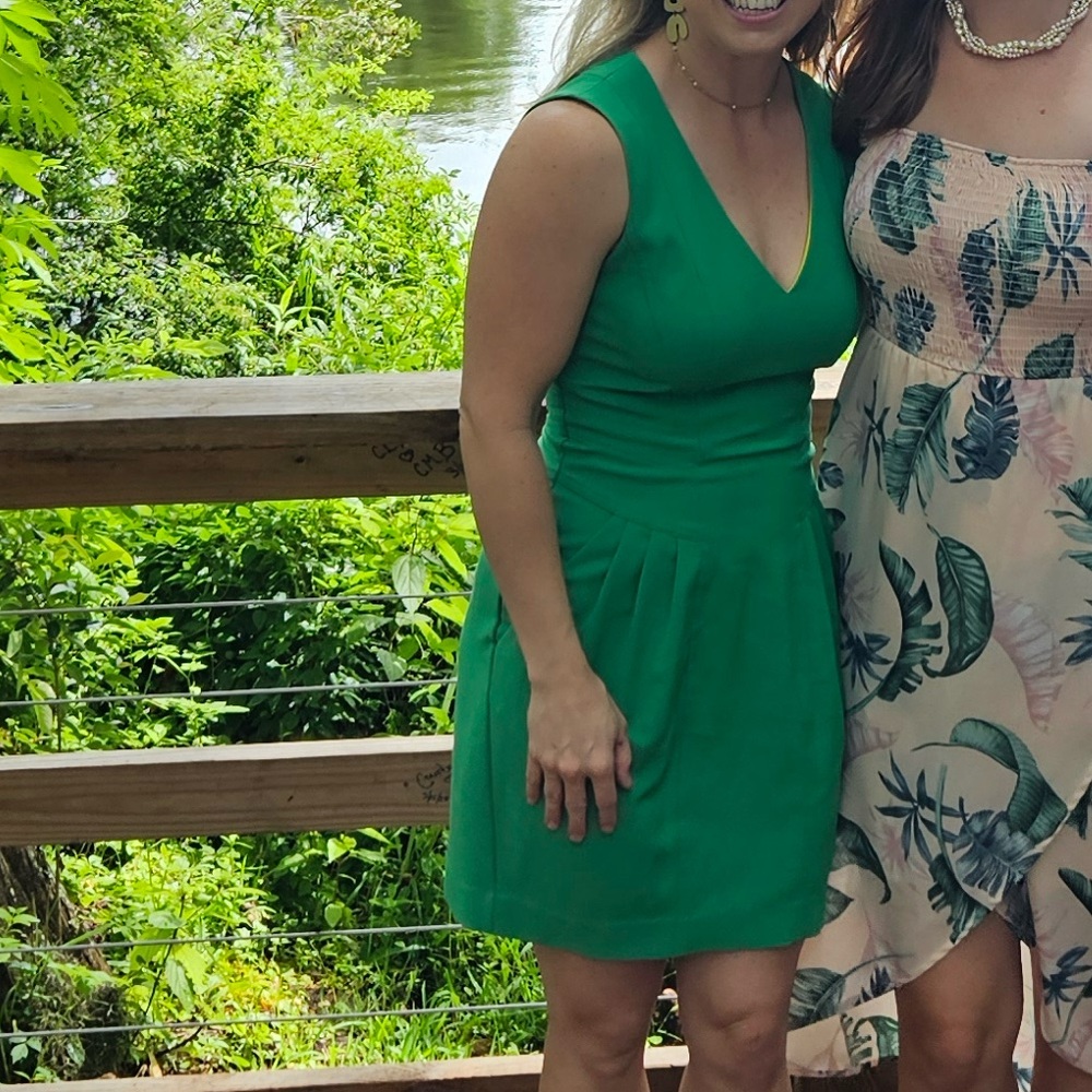 Vince Camuto Bright Green V-Neck Sleeveless Mini Dress